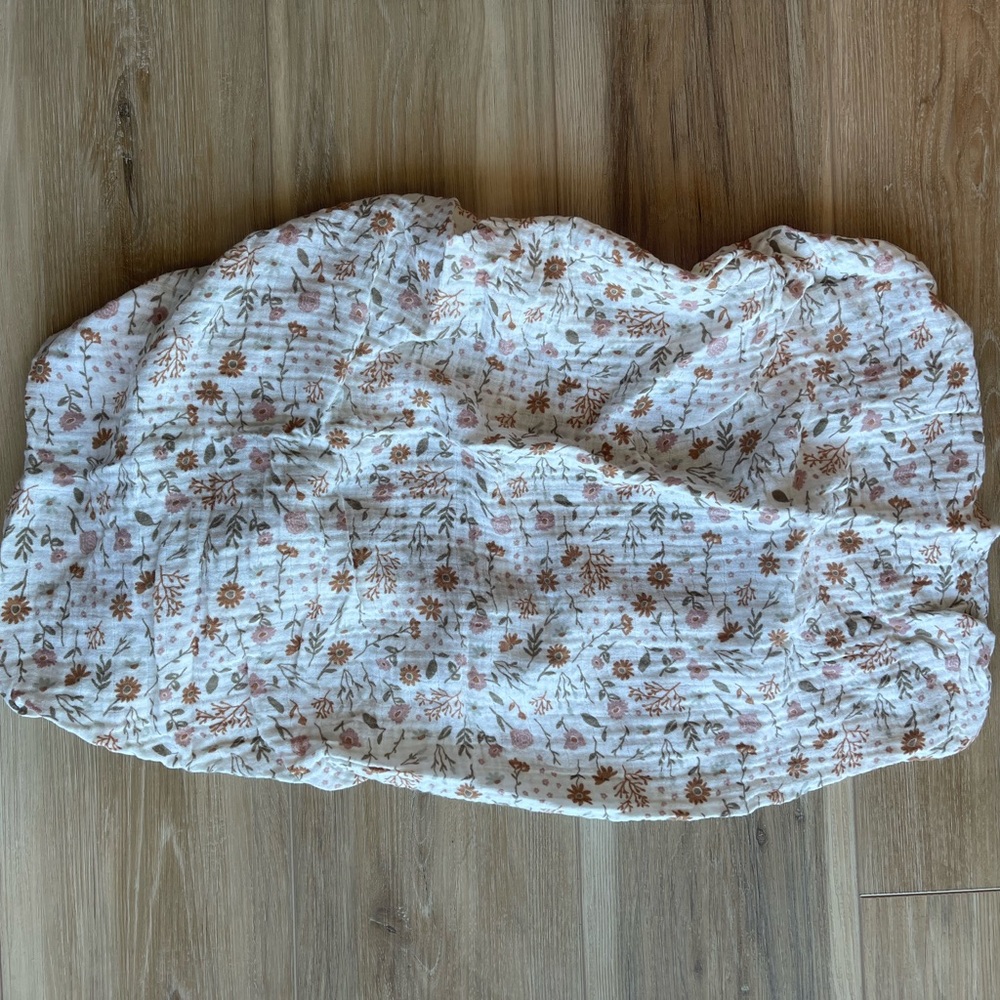 Mebie Baby Floral Bassinet Sheet